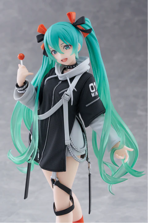 Hatsune Miku Figure - Fashion (PUNK Ver.)
